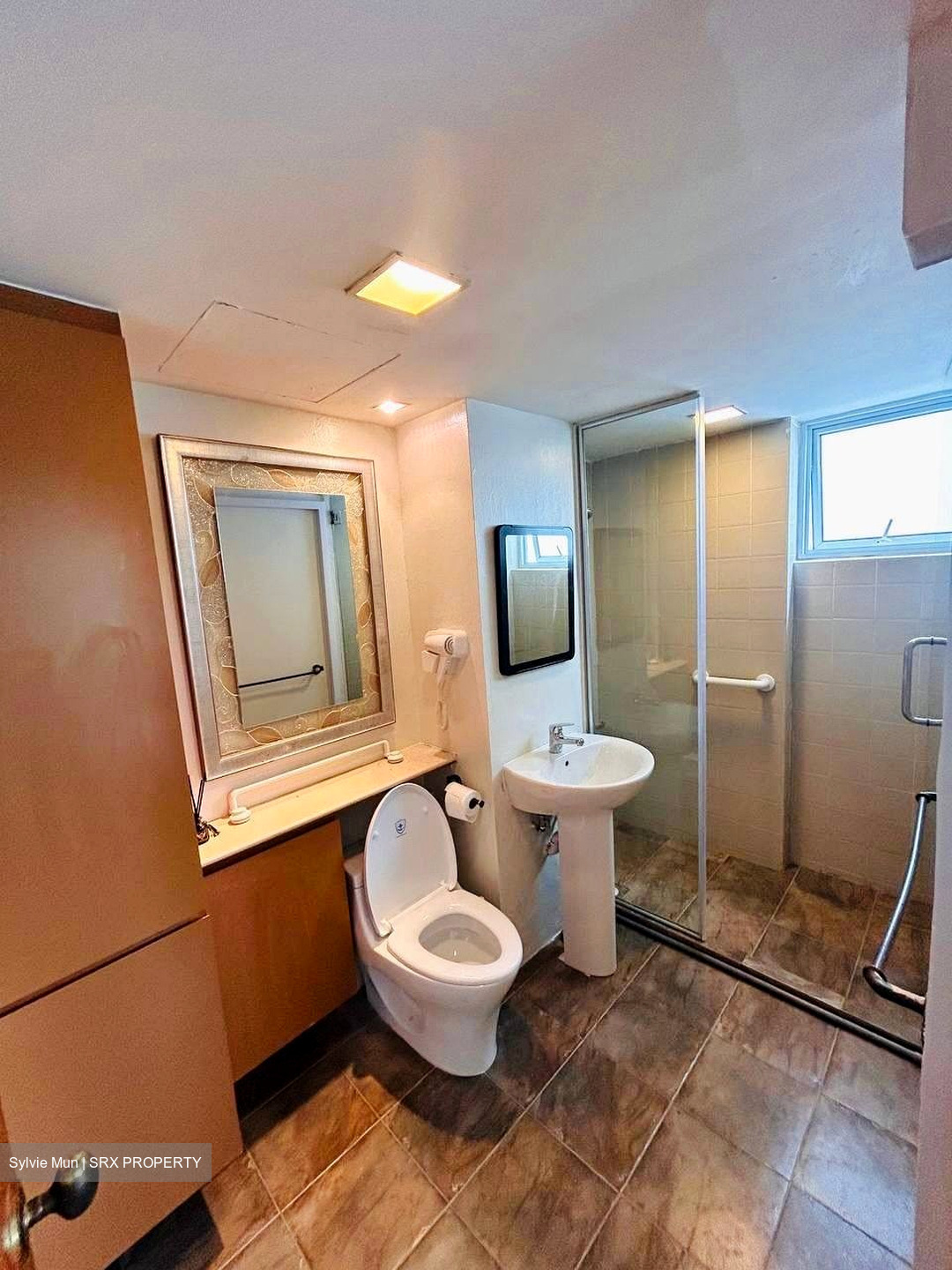 Pine Grove (D21), Condominium #593630371